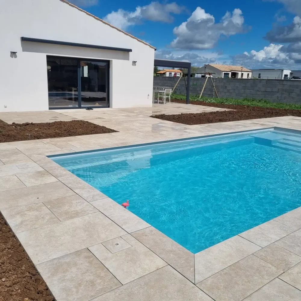 Aménagement d'une piscine à Luçon par Bernier Paysage