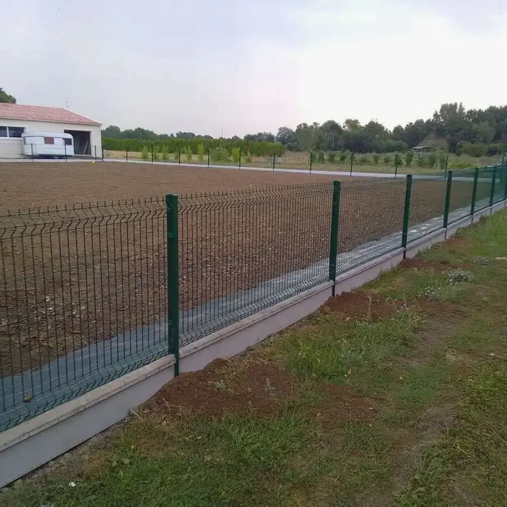 Pose de clôture pour un jardin à Luçon par Bernier Paysage