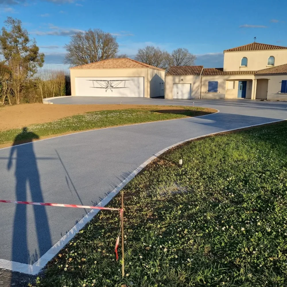 Réalisation d'aménagement de dallage-pavage par Bernier Paysage, paysagiste à Luçon